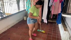 mi hijastra tiene un culo grande y blanco y me encanta cogerselo con mis dedos y dildo