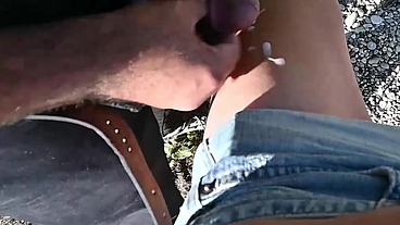 Quand je filme un porno et qu’un inconnu vient me gicler sur la cuisse ...