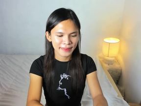 xxANIKA_MANIKAxx is all fire with loud, brunette, and raw.