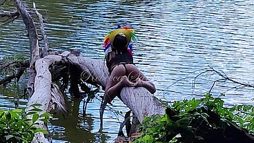 Índia acha homen branco perdido na floresta índia,índia quer sexo selvagem antes de ajudá-lo índia quer dar o cuzinho e levar gozada dentro