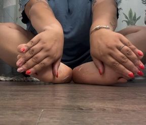 I love rubbing lotion on my feet 🥰