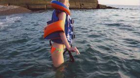 Alla swims in the sea and wears a rare inflatable Snorke Pro vest and inflatable armbands!!!