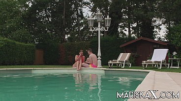 MARISKAX Busty cougar Sandy Lou gets fucked outdoors