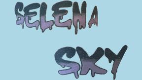Selena Squirts