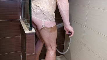 Sissy Slut blogs and makes educational videos from one very closed country in the Middle East
