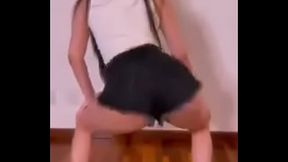 Puta brasilera moviendo el orto