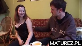 Polskie mamuśki - Dojrzała sąsiadka kt&oacute_rą trzeba wyruchać