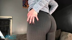 Barefoot MILF Ass In Yoga Pants