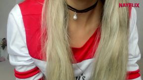 cosplay arlequina gozando para o seu pudimzinho com plug anal e seu vibrador