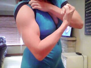 Redheaded mother I'd like to fuck Flexing two