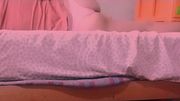 Esposa de 40 años se vuelve loca montando cumming le mete el dedo en el culo ella se corre más🍆🍑👈🍑🤤