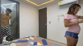 Mi peque�a hermanastra tiene sexo duro conmigo a cambio de usar mi tarjeta de cr�dito  Me corro rico