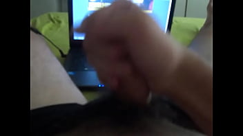pentelhudo batendo uma punheta