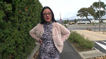 Jolie coquine de 27ans, Angelina s'amuse près de Nice !