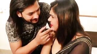 Desi Village Big Boobs Bhabhi ke Sath Pati Ke Dost Ne Chudai Kari