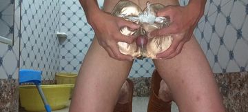 I masturbated vigorously in the bathroom with my special toy, and in the end, my cum strangely spilled out.