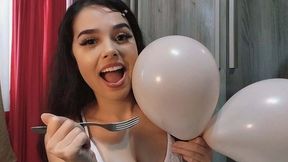 ESTOURANDO BALOES COM O GARFO