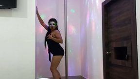 The Plebeian Is a Dirty and Bold Exotic Model! Stepmother Dances Sexy on My 18th Birthday