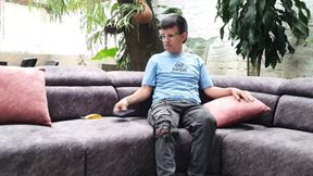 An afternoon without internet ends in a fuck between friends