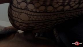 den deilige lille heksen melody antunes koste seg pa halloween med eddie fra iron maiden og hadde med seg triks og godbiter, glad halloween!