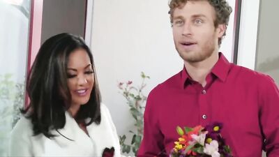 Brazzers - Dom Asain MILF Kaylani Lei Takes Big Dick