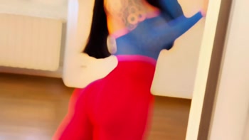 Meet Brunette Beauty's Sultry Show Off