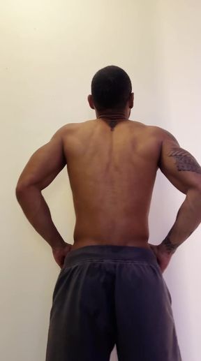 Hunky jock shows off his impressive physique in a solo stand
