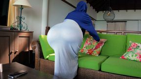 Beautiful Step Mom Helps Stepson Quickly Cum on Her Big Round Ass