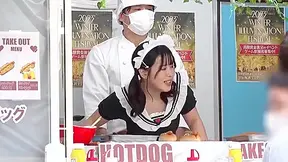 Female College Student 18+ Who Came To See The Illuminations During Winter Break Would You Like To Sell Half-naked Mobiles