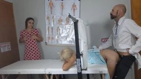 Falsa Ginecologista Leva Madrasta e Enteada para Exame!