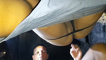 Resenha com com desconhecidos sem camisinha nas cabines do sexo. - 02