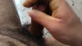 MASAJE DE VERGA CON GEL DE MENTA