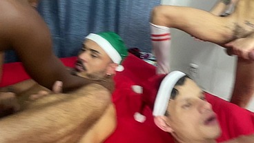 Suruba de natal - orgia BAREBACK com muito leite entre amigos PART.2