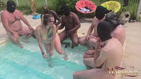 j ai fais venir 20 mec autour de la piscine de l ile des plaisirs, des black des blanc , des gros des maigres