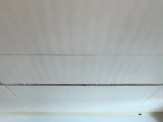 J’éjacules partout dans ma douche!