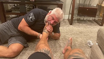 Jason Collins Foot slave Worshiping my Feet!