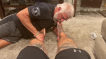 Jason Collins Foot slave Worshiping my Feet!