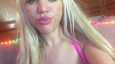 Hot playing with my vibrator moaning a lot - Blondie Fesser