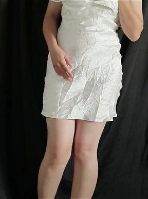 Indonesian Porn Peeping at a Sexy Balinese Girl Changing to Her Bodysuit Without Underwear, so Awesome