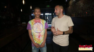 Hardkorowa akcja bez zabezpieczenia: Wytatuowany tatuś Eddy Blanco wali młodego amatora Juvena w tyłek po intensywnym obciąganiu i lizaniu