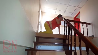 Velma looking for traces of a crime SCOOBY DOO! Scooby Doo where are you?