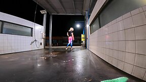 Exhibitionist muscleman caught at carwash