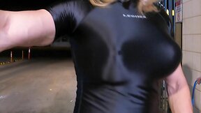 Exhibitionist muscleman caught at carwash