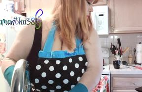 Samantha 38g Washing dishes in new polka dot apron