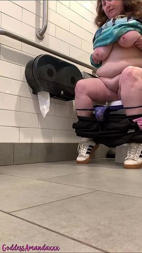 Fat Pussy Peeing in Public Toilets