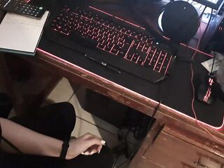 Me la mama mientras estaba en su clase online y me vengo en su pecho (UHD 60fps)