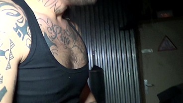 mec de cité se fait baiser par une pornostar a LYONVoici le sexy LEO un mec de...