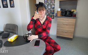 Handless Blowjob Brings Cumshot!