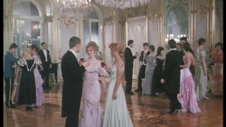 Christoph Clark, Attila Schuster e Richard Langin dão uma surra nas bundas das lésbicas gostosas Simona Valli e Rossana Doll em um ménage à trois selvagem.