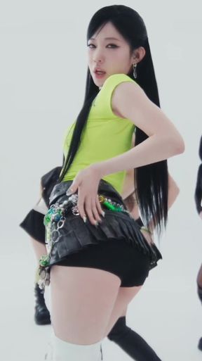 Asian babe enjoys k-pop music